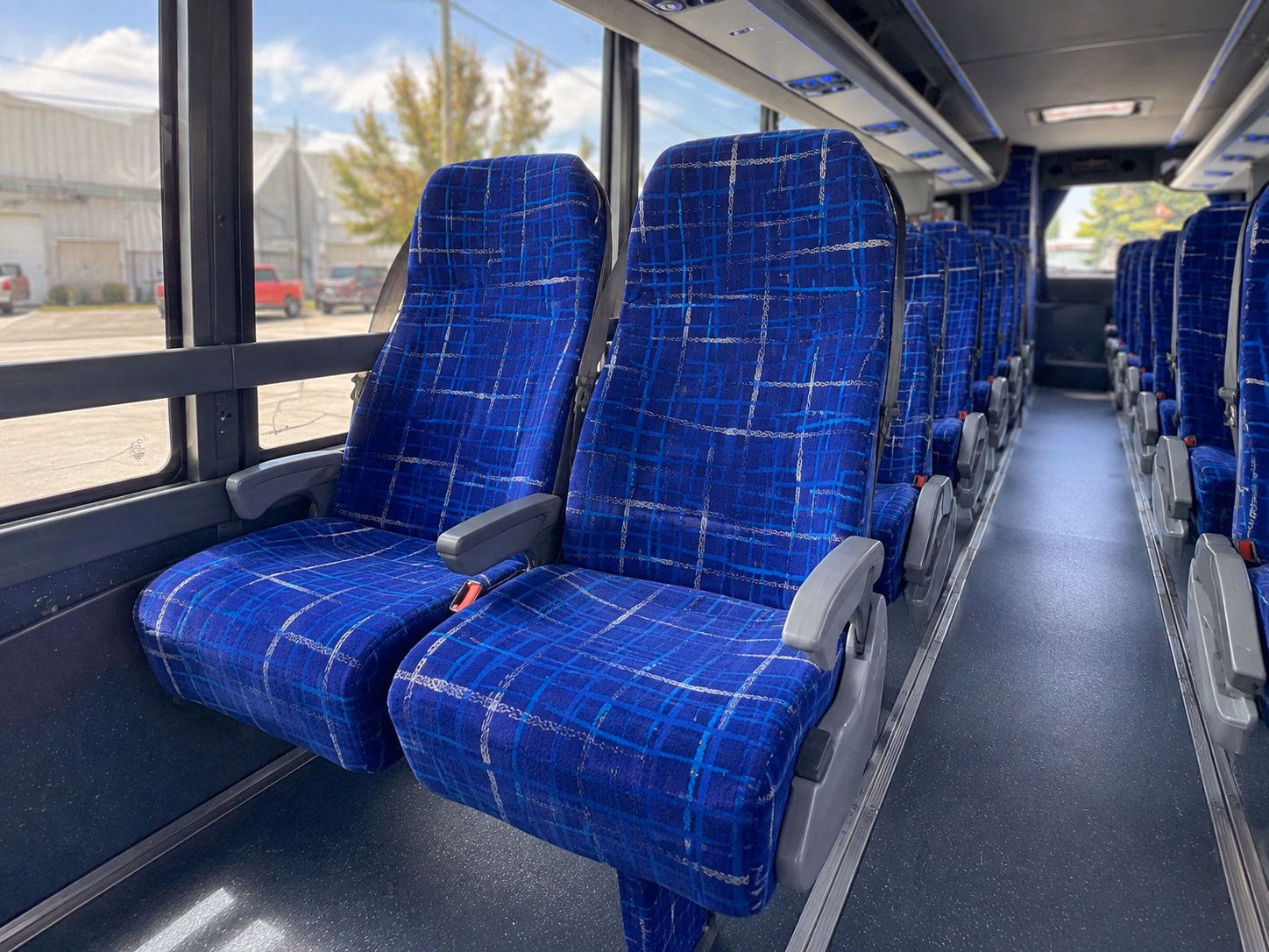 compare buses for the scenic drive north to cleermont winery in verbena